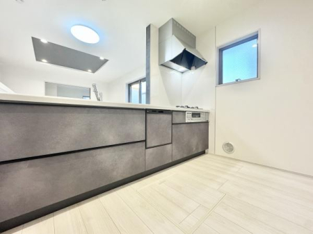 �L�b�`�� �X�^�C���b�V���ȃV�X�e���L�b�`���́A���[�͂Ƌ@�\�������˔����A�������y�����Ȃ��ԁB���r���O�ƂȂ��郌�C�A�E�g�����͂ł��B