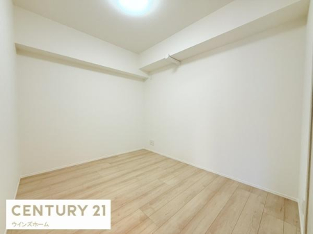 �m�� �����������F�����ƃV���v���ȃf�U�C�������͂�4.6���m���B�N���[�[�b�g�t���ŁA�ߗނ�ו��̐������ڂ����₷���A�g������̗ǂ����K��Ԃł��B