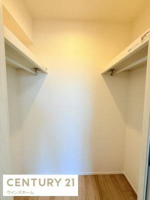 ���[ �E�H�[�N�C���N���[�[�b�g���ݒu����Ă��܂��I��ނ�G�߂��Ƃɕ����Ď��[�ł��X�b�L�����[�ł��܂��B