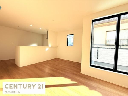 ���r���O �o���R�j�[�ւƂȂ���傫�ȑ���������������ރ��r���O�I���ʂ����ǍD�Ŋ��C�����₷���ł��I