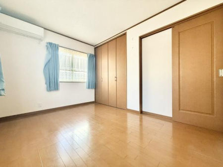 �m�� 1�K�ɔz�u���ꂽ6���m���́A��������������悭�Ɨ��������������̂����ԁB���q�p�̋q�Ԃ�ݑ�[�N�A�����̎�Q���Ƃ��Ă��g���₷���z�u�ł��B���[����������m�ۂ���Ă���A�Ƌ�z�u�����₷���������`