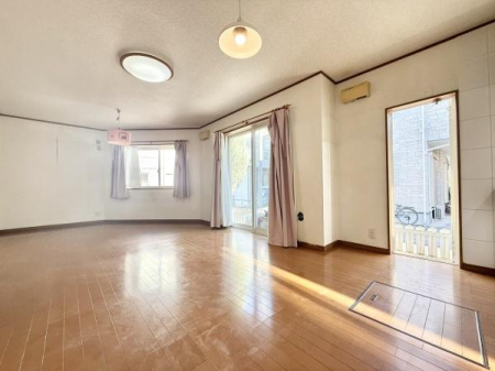 ���r���O -