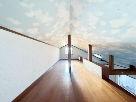 ���r���O -