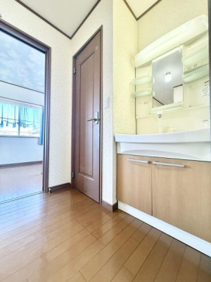 ���r���O -