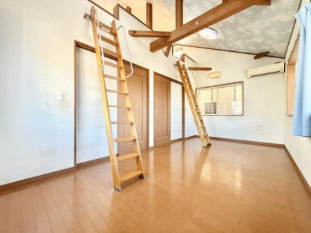 �m�� �������������V�䍂�̂���9���m���B���t�g2�ӏ��t���Ŏ��[�⏑�ցA���ԂƂ��Ă�����B�Q���Ƃ��Ă��S�n�悭�A�Ƒ��̐����ɍ��킹�Ďg�������L����܂��B�ݑ�[�N��q���̗V�я�ɂ��Ή��\�ł��B