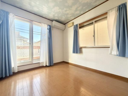 �m�� 2�ʍ̌��Ŗ��邭�A���ʂ����ǍD��4.5���̗m���B�q�ǂ������⏑�ցA��X�y�[�X�Ȃǃ��C�t�X�^�C���ɍ��킹�ď_��Ɏg����T�C�Y���ł��B�Ƌ�z�u�����₷���A�����̊Ԏ��ύX�ɂ��Ή����₷���ꎺ�B