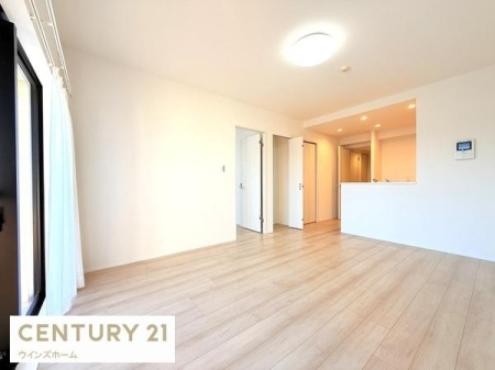 ���r���O �o���R�j�[�ւƂȂ���傫�ȑ���������������ރ��r���O�I���ʂ����ǍD�Ŋ��C�����₷���ł��I