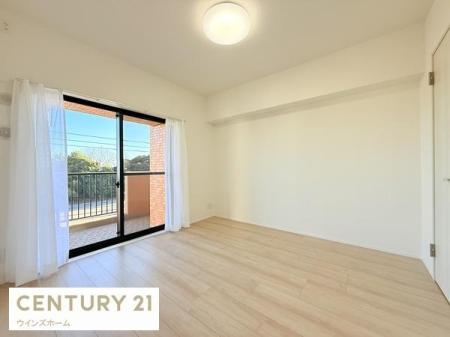 �m�� �o���R�j�[�ɖʂ����m����6���B�N���[�[�b�g�t���B����������������K�ȋ�Ԃł��낰�܂��I