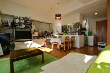 ���r���O LDK�͂��Ƒ����ꏏ�ɉ߂�����؂ȋ�Ԃł��B���������Ȃ���Ƒ��̊炪������ΖʃL�b�`���ƃ_�C�j���O�A�����Ăʂ�����������閾�邢���r���O�������A�Ƒ��̂₳�����J���[�܂�Ԏ��ƂȂ��Ă��܂��I