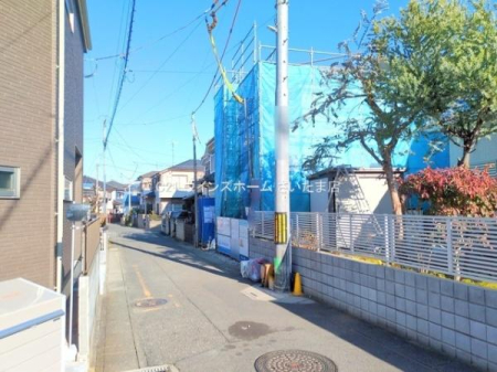 �O�ʓ��H�܂ތ��n�ʐ^ �O�ʓ��H�͓쐼������4���B�����w�Z���߂����q�l�̒ʊw�����S�ł��B