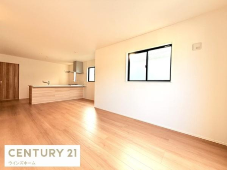 ���r���O 18.1����LDK�͉Ƒ��S�����������Ƃ��낰���Ԃł��B�̌������Ղ�A��������閾�邢���r���O�ł�
