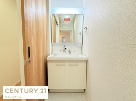 ���ʑ�E���ʏ� ���邭�������̂���O�ʋ����ʉ��ϑ���̗p�B
�����Ƃ̓������X���[�Y�ŁA�����̐g�x�x�����K�ɁB