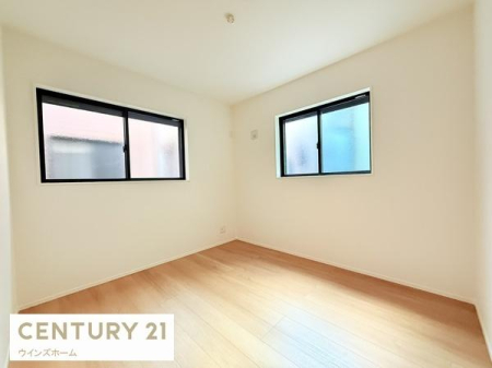 �m�� 2�ʍ̌��̖��邢�m���B�Q���ɂ��q�������ɂ��҂�����ł��I