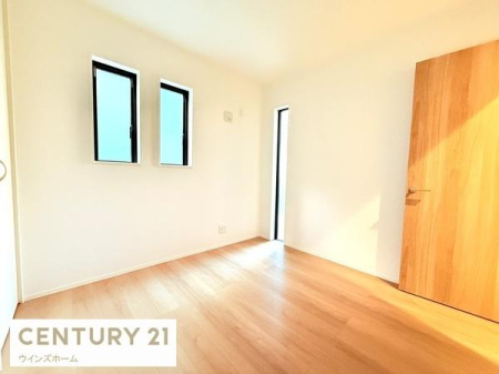 �m�� �����������F�����ƃV���v���ȃf�U�C�������͂�4.6���m���B�N���[�[�b�g�t���ŁA�ߗނ�ו��̐������ڂ����₷���A�g������̗ǂ����K��Ԃł��B