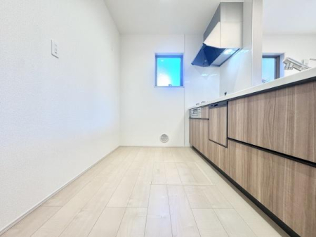 �L�b�`�� �X�^�C���b�V���ȃV�X�e���L�b�`���́A���[�͂Ƌ@�\�������˔����A�������y�����Ȃ��ԁB���r���O�ƂȂ��郌�C�A�E�g�����͂ł��I