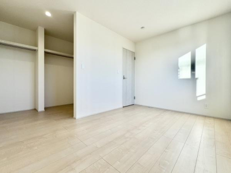 �Q�� ��Q����6���I�E�H�[�N�C���N���[�[�b�g���ݒu����Ă���A�������ڂ����₷���Ȃ�܂��I�����������z�F�̓C���e���A�̔z�F�����₷���͗l�ւ����y���߂����ł��ˁI