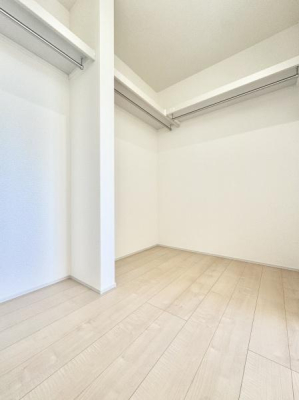 ���[ �E�H�[�N�C���N���[�[�b�g���ݒu����Ă��܂��I��ނ�G�߂��Ƃɕ����Ď��[�ł��X�b�L�����[�ł��܂��B