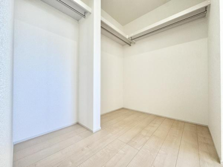 ���[ ��e�ʂ̃E�H�[�N�C���N���[�[�b�g���ݒu����Ă���A���[�X�y�[�X�L�x�ł��I