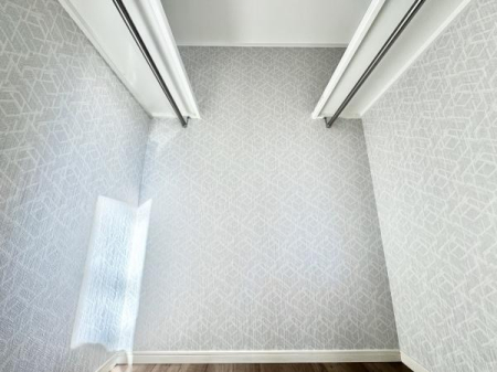 ���[ �E�H�[�N�C���N���[�[�b�g���ݒu����Ă��܂��I��ނ�G�߂��Ƃɕ����Ď��[�ł��X�b�L�����[�ł��܂��B