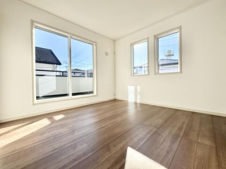 �m�� 2�ʍ̌��̖��邢�m���B�Q���ɂ��q�������ɂ��҂�����ł��I