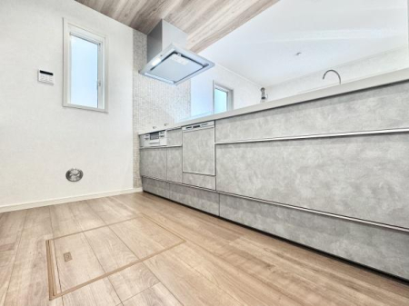 �L�b�`�� �X�^�C���b�V���ȃV�X�e���L�b�`���́A���[�͂Ƌ@�\�������˔����A�������y�����Ȃ��ԁB���r���O�ƂȂ��郌�C�A�E�g�����͂ł��B