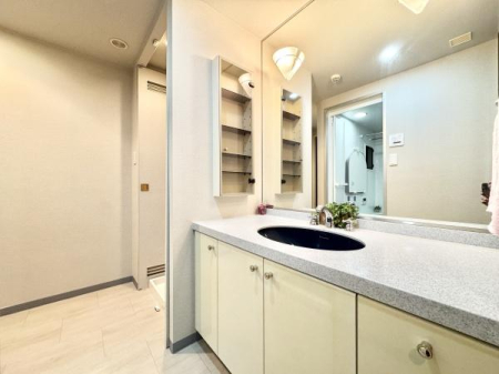 ���ʑ�E���ʏ� ���C�h�J�E���^�[�̐��ʉ��ϑ�B���[�L�x�Őg�x�x�����K�A�����������Ԃ������̕�炵���x���܂��B