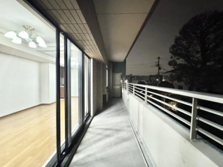 �o���R�j�[ ���C�h�o���R�j�[�ŊJ���������Ղ�B���r���O�ƈ�̊������ԂŁA�镗�������Ȃ���������߂����܂��B