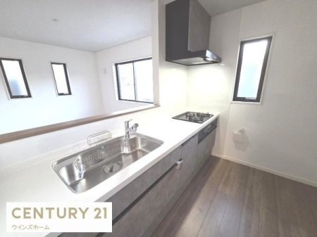 �L�b�`�� �X�^�C���b�V���ȃV�X�e���L�b�`���́A���[�͂Ƌ@�\�������˔����A�������y�����Ȃ��ԁB�L�b�`������o���R�j�[�ɂȂ���Ǝ������̗ǂ������͂ł��I