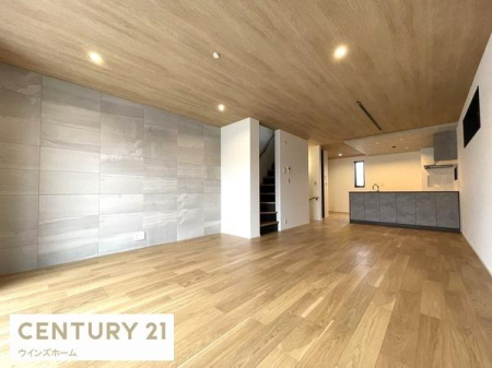 ���r���O 23���̍L�XLDK�͉Ƒ��S�����������Ƃ��낰���Ԃł��B���r���O�ƃ_�C�j���O�����R�Ɏg���������邽�߁A�l�X�ȃ��C�t�X�^�C���ɑΉ����܂�!