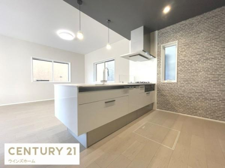 �L�b�`�� �X�^�C���b�V���ȃV�X�e���L�b�`���́A���[�͂Ƌ@�\�������˔����A�������y�����Ȃ��ԁB���r���O�ƂȂ��郌�C�A�E�g�����͂ł��I