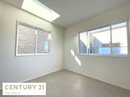 �m�� 2�ʍ̌��̖��邢�m���B�Q���ɂ��q�������ɂ��҂�����ł��I