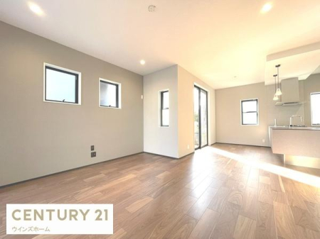 ���r���O 19����LDK�͉Ƒ��S�����������Ƃ��낰���Ԃł��B�傫�ȑ�����͍̌������Ղ�A��������閾�邢���r���O�ł��I
