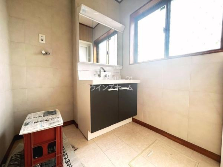 ���ʑ�E���ʏ� �g������̗ǂ��O�ʋ��^�C�v�̃V�����v�[�h���b�T�[�B���̊p�x���ς�����̂Ńw�A�X�^�C���⃁�C�N�ɂ��������Ɋ������ł��ˁI�g�������ʒu�ɂ����Ɖ񂹂�w���邭�鐅���x���̗p���܂����B