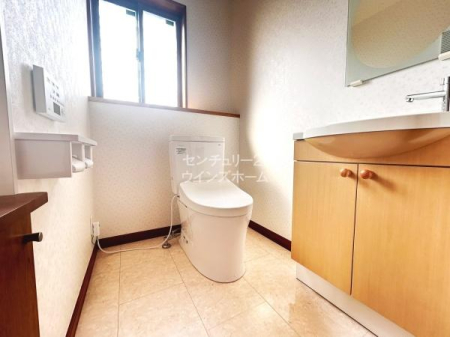 �g�C�� �g�C���͉������@�\�t���Ȃ̂Ń{�^����ŐS�n�ǂ������ł̑f������򂪉\�ł��I�g�C�����Ɏ�􂢊��ݒu���܂����I�����Ɏ��􂦂ĉq���I�ŁA�v���C�x�[�g��Ԃ�ۂĂ邩�炨�q�l�����p���₷���ł��ˁB