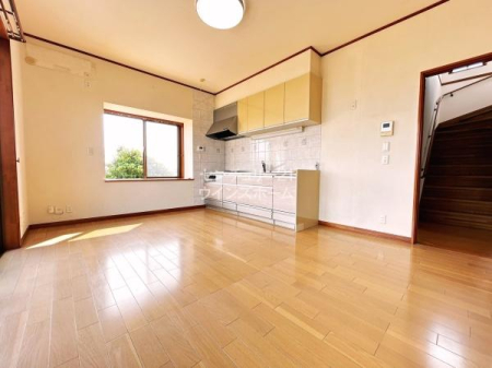 �L�b�`�� �V�X�e���L�b�`���͂������ɏW���ł���Ǖt���^�C�v�ł��B�΂��g��Ȃ����S��IH�N�b�L���O�q�[�^�[���̗p���܂����I�M������̔M���������̂ŁA�Ă��L�b�`���͏����Ȃ�܂���B�ܓ����Ȃ��̂ł��|�������N���N�I