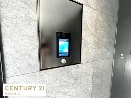 �G���g�����X ���S�̃I�[�g���b�N��TV���j�^�[�t���C���^�[�z�������B�h�ƃJ�����������ŃZ�L�����e�B�ɂ��z�������݌v�ł��B