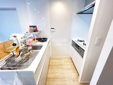 �L�b�`�� 2022�ɃV�X�e���L�b�`���������ρI�V���N�ƃR������ʁX�̃��C���ɔz�u�����Z�p���[�g�L�b�`�����̗p���܂����I�U��Ԃ邾���Ŏ��̍s���Ɉڂ��̂ō�Ɠ������Z���Ȃ�܂��B�����l�ō�Ƃ���̂ɂ��֗��ł��I