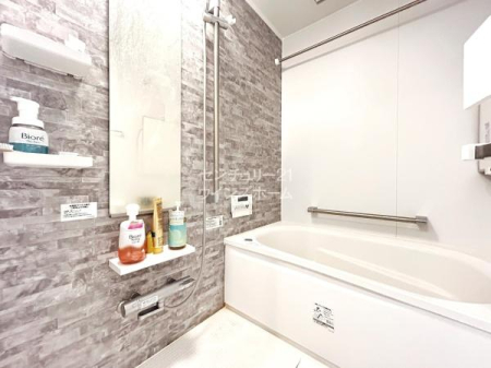 ���� ���j�b�g�o�X��2022�N�ɐV�K�����ς݂ł��I�ǂ������@�\���ڂōŌ�ɓ�����ɂ����K�ȃo�X�^�C�������񋟂��܂��B����ɒg�[�����@�t���Ȃ̂ŁA�J�̓���ԕ��̎����͈ߗފ������Ƃ��Ă��劈��ł��I