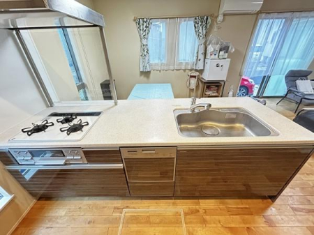 �L�b�`�� �t���t���b�g�̃y�j���V�����^�L�b�`���͋@�\�ʂ����ł͂Ȃ��f�U�C�����ɂ��D��Ă��܂��B�����g���L�b�`�������K�ł������ȋ�Ԃɉ��o���܂��B