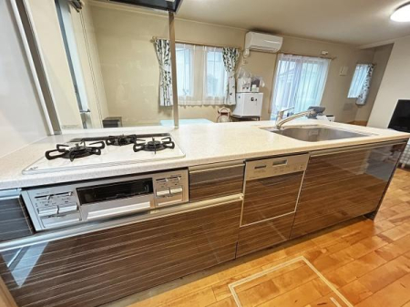 �L�b�`�� �����������͂������Ă��鎞�����Ƒ��Ƃ̉�b���y���߂�l�C�̑ΖʃV�X�e���L�b�`���B�����E���K���E�����������˔������^�J���X�^���_�[�h�����̗p���܂����I�r���g�C���H��@�������������@�\�^�C�v�ł��I