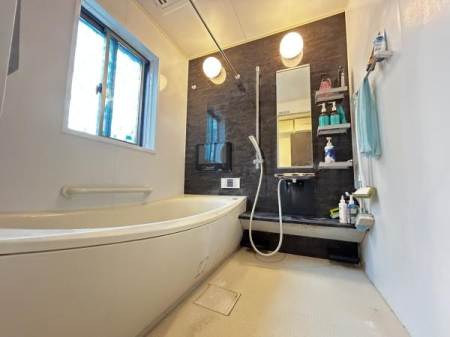 ���� �o�X���[���͐g�̂�􂤂��߂����̏ꏊ�ł͂Ȃ�����̔���������났�̏ꏊ�ɂ��Ȃ�܂��B��؃^�C�v�̗����ŉ��K�ȃo�X�^�C�����y����ł��������I�g�[�����@�t���Ȃ̂ŁA�J�̓��͈ߗފ������Ƃ��Ă��劈��I