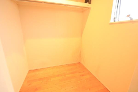 ���[ ��Q���ɂ͑�^�̃E�H�[�N�C���N���[�[�b�g��݂��܂����I�g�����Ē��ɓ��邱�Ƃ��ł���h��e�ʂ̃N���[�[�b�g�ł��B���i����m�����炩���΂�G�ߕ��A�u���ꏊ�ɍ���X�[�c�P�[�X�܂ł܂Ƃ߂Ēu���Ă����܂��I