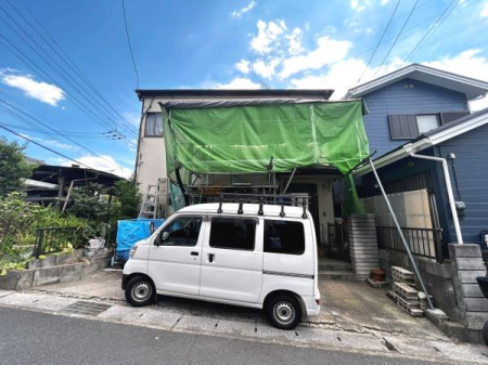 �O�ʓ��H�܂ތ��n�ʐ^ ����s��|�̗����������Z��n�őO�ʓ��H�͌�ʗʂ����Ȃ����S�B���w�Z���k��10���ȓ��ƃt�@�~���[���тɂ��������Z���ł��I�O�ʓ��H�ɂ͓s�s�K�X�̔z�ǂ��ʂ��Ă��܂��B