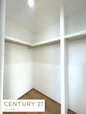 ���[ �E�H�[�N�C���N���[�[�b�g���ݒu����Ă��܂��I��ނ�G�߂��Ƃɕ����Ď��[�ł��X�b�L�����[�ł��܂��B