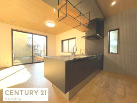 �L�b�`�� �X�^�C���b�V���ȃV�X�e���L�b�`���́A���[�͂Ƌ@�\�������˔����A�������y�����Ȃ��ԁB���r���O�ƂȂ��郌�C�A�E�g�����͂ł��I