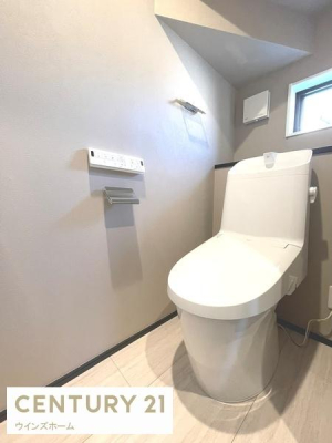 �g�C�� �g�C���͂P�E2�K�ɐݒu����Ă���A�������֍��t���̐����ȃg�C���B���t���Ŋ��C���ł��܂��B