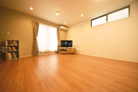 ���r���O 2�K�Ƀ��r���O��ݒu�����̂�1�K�ɔ�ׂ�薾�邢�����Â�����s�����Ƃ��ł��܂��B�܂��O����̎������C�ɂȂ炸�v���C�o�V�[�������̂ň��S�ł��I���Ƒ������R�ƏW�܂�e���̃��r���O�ɂȂ肻���ł��ˁB