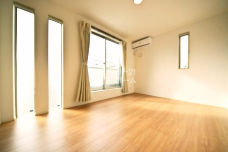 �m�� �����𔒁~���̃i�`�������J���[�œ��ꂵ���A�Z�ݎ�̊������f����V���v�����_���ȗm���B�S��2�ʍ̌��̊p�����݌v�Ȃ̂Ŗ��邢�z�����������ݐS�n�悢�����ʂ蔲���܂��I