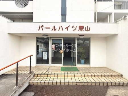 �G���g�����X �A�v���[�`�͍L���A�G���g�����X�O�ɂ͊ɂ₩�Ȓi���ݒu����Ă��܂��B����ɃX���[�v���݂���ꂽ�o���A�t���[�Ή��ł��I�Ԉ֎q��x�r�[�J�[�A���]�Ԃ̈ړ����X���[�Y�ɂȂ�܂��B