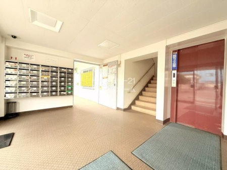 ���r�[ �G���x�[�^�[����������Ă���̂Ŋe�K�ւ̈ړ����X���[�Y�I����ɖh�ƃJ�����t���ň��S�ł��B